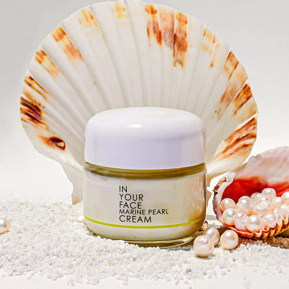 Brightening Marine Pearl Cream with light-diffusing pigments for a flawless finish.